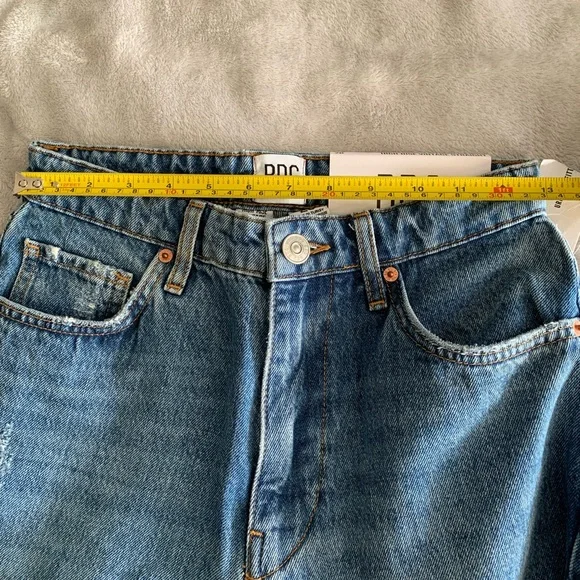 URBAN OUTFITTERS BDG HIGH RISE VINTAGE STRAIGHT JEANS - Picture 8 of 9
